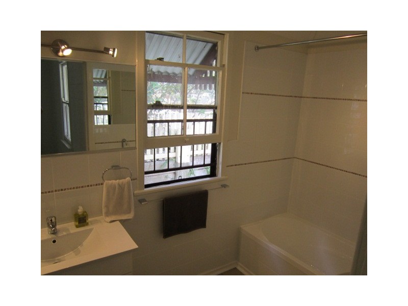 21 Stoneleigh Street, Red Hill QLD 4059