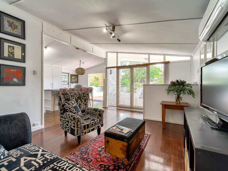 10 Heilbromm Street, Stafford Heights QLD 4053