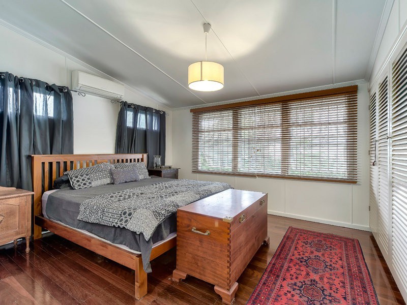 10 Heilbromm Street, Stafford Heights QLD 4053