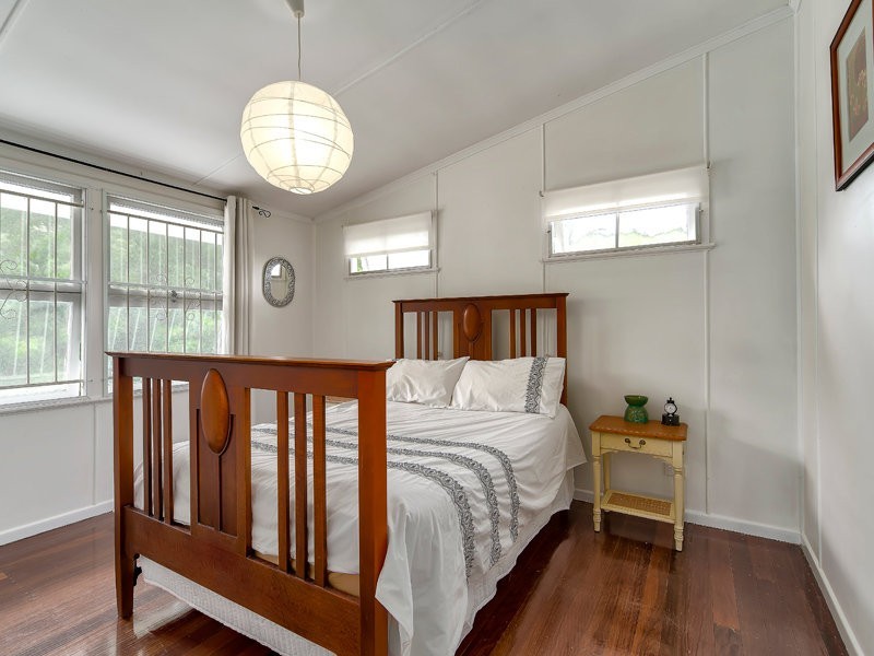 10 Heilbromm Street, Stafford Heights QLD 4053