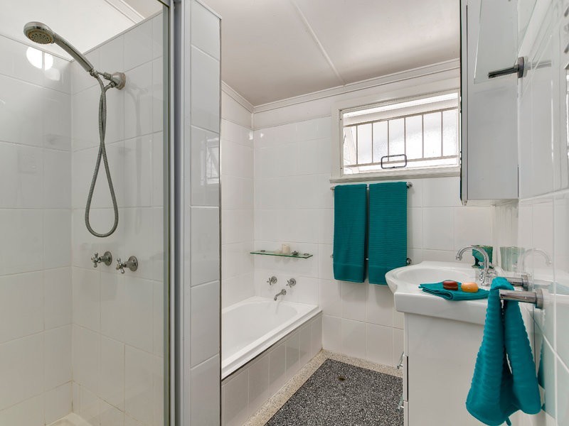 10 Heilbromm Street, Stafford Heights QLD 4053