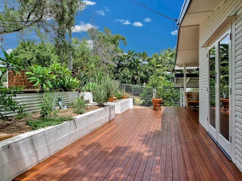 10 Heilbromm Street, Stafford Heights QLD 4053