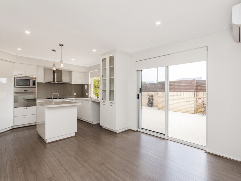 1/142 Robert Street, Como WA 6152
