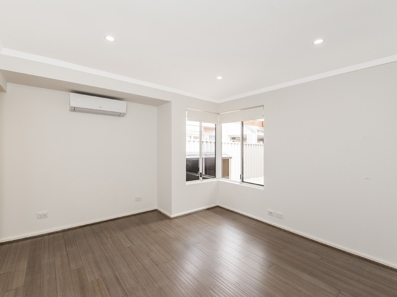 1/142 Robert Street, Como WA 6152