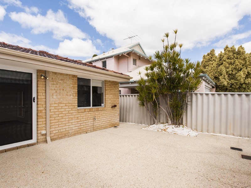 1/142 Robert Street, Como WA 6152