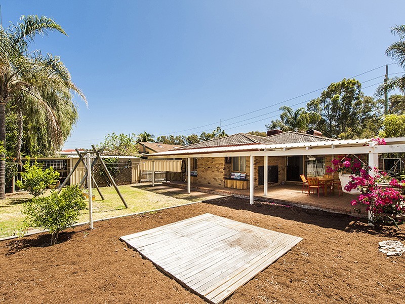 34 Bibra Drive, Bibra Lake WA 6163