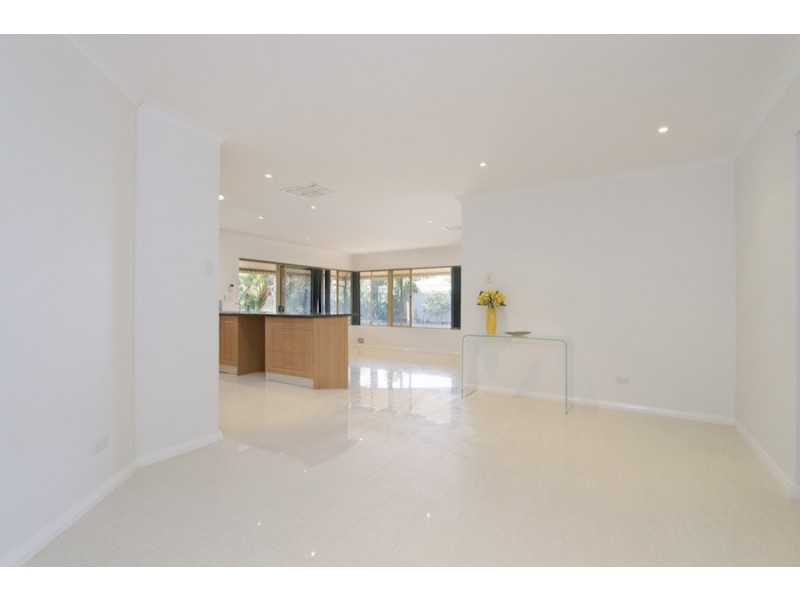 12 Devitt Grove, Parmelia WA 6167