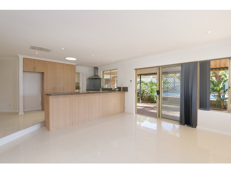 12 Devitt Grove, Parmelia WA 6167