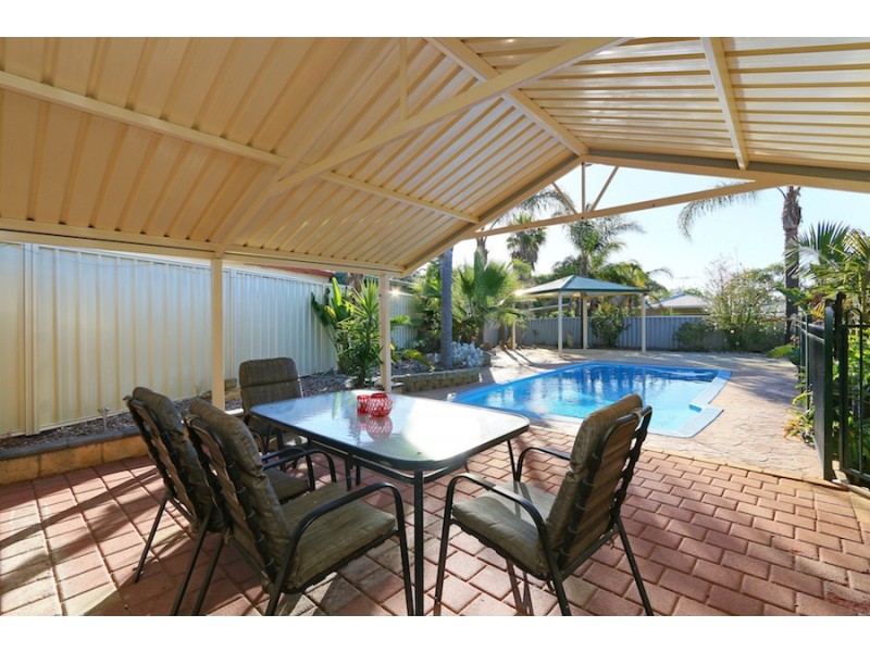 12 Devitt Grove, Parmelia WA 6167