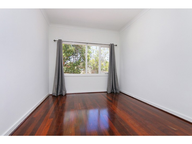 20 Hargreaves Rd, Coolbellup WA 6163