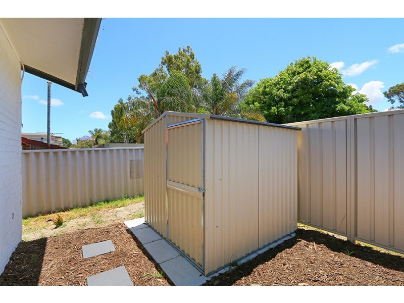 20 Hargreaves Rd, Coolbellup WA 6163