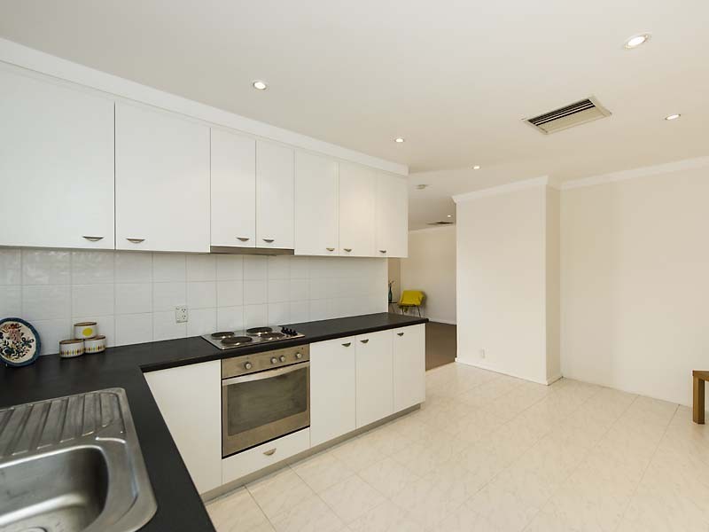 8/80 Clydesdale Street, Como WA 6152