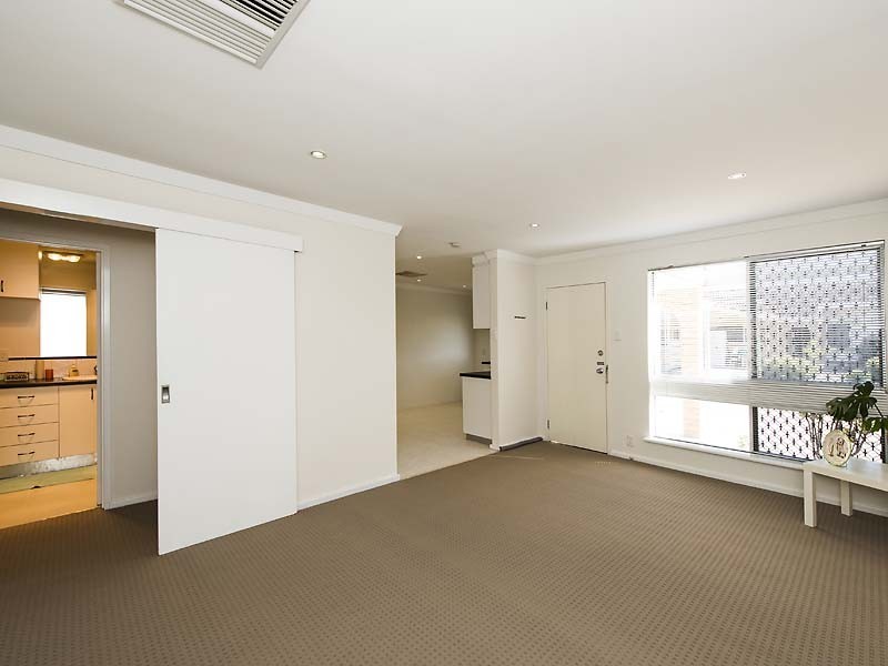 8/80 Clydesdale Street, Como WA 6152