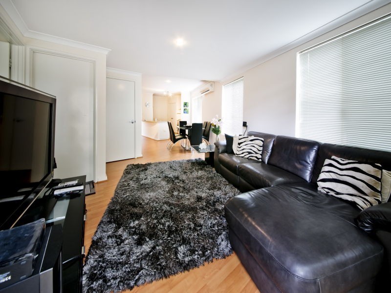 4D Salisbury, Rivervale WA 6103