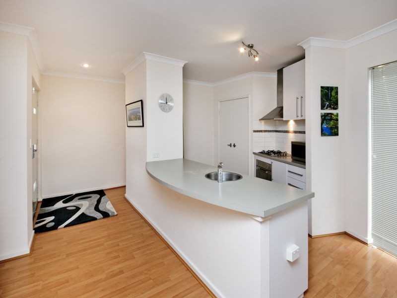 4D Salisbury, Rivervale WA 6103