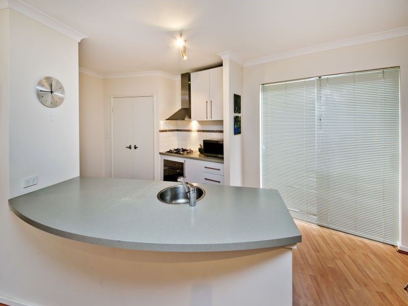 4D Salisbury, Rivervale WA 6103