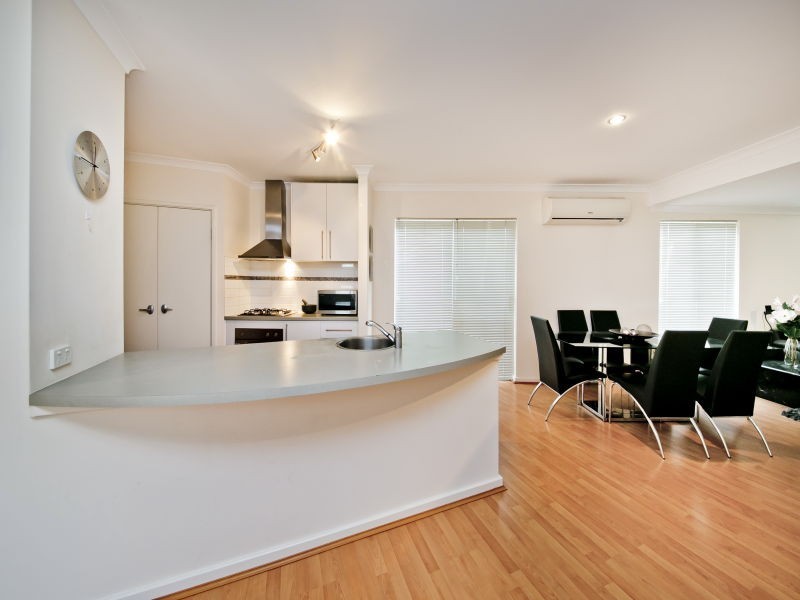 4D Salisbury, Rivervale WA 6103