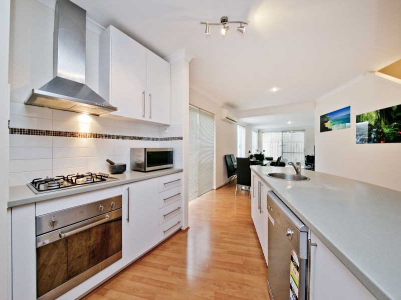 4D Salisbury, Rivervale WA 6103