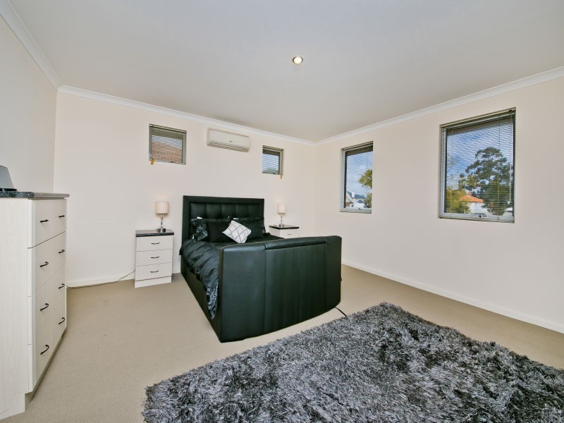 4D Salisbury, Rivervale WA 6103