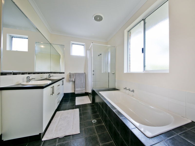 4D Salisbury, Rivervale WA 6103