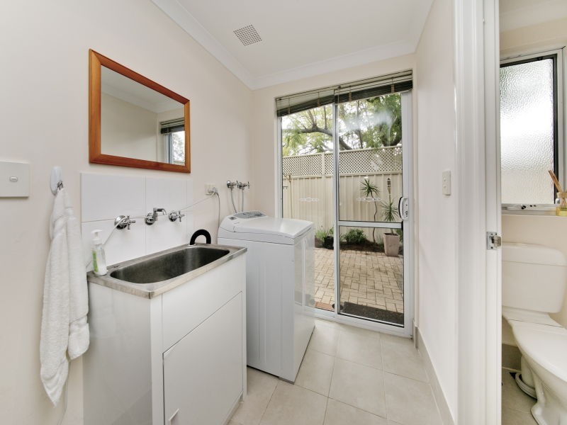 4D Salisbury, Rivervale WA 6103