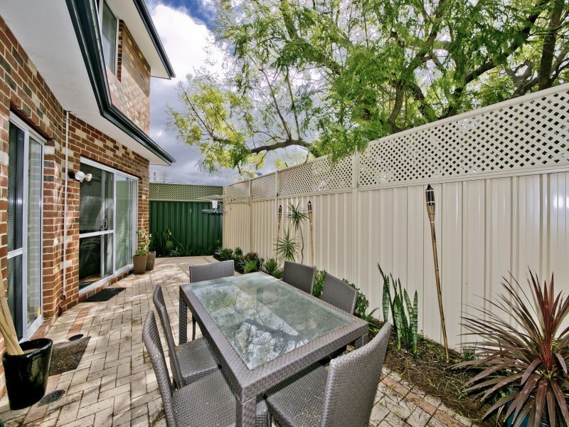 4D Salisbury, Rivervale WA 6103