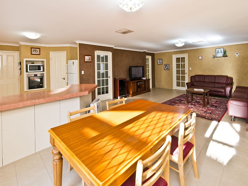 10 Rodena Way, Canning Vale WA 6155