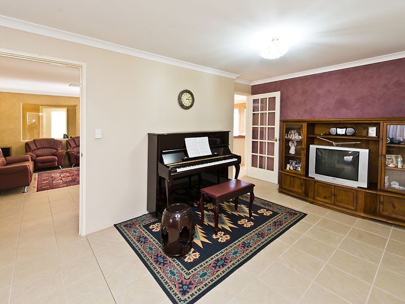10 Rodena Way, Canning Vale WA 6155