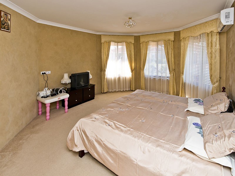 10 Rodena Way, Canning Vale WA 6155