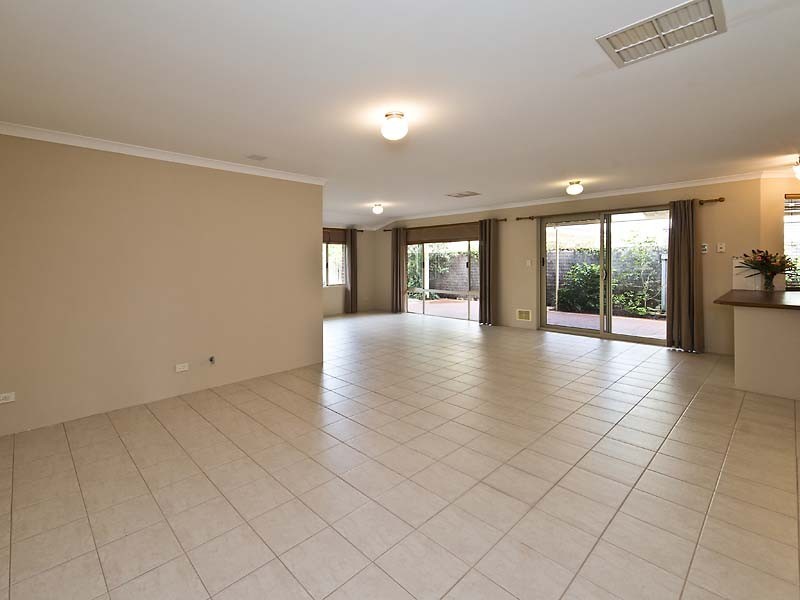 16 Comrie, Canning Vale WA 6155