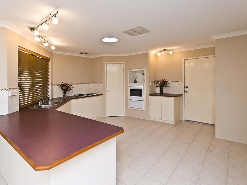 16 Comrie, Canning Vale WA 6155