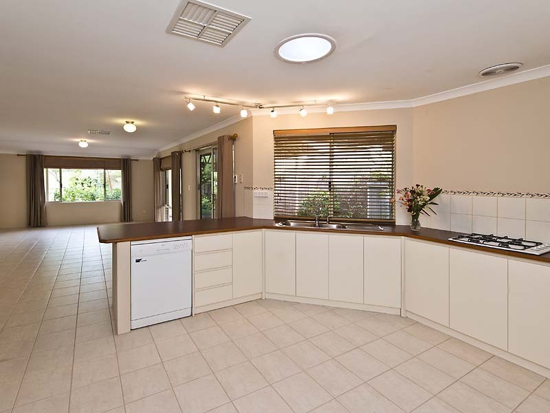 16 Comrie, Canning Vale WA 6155