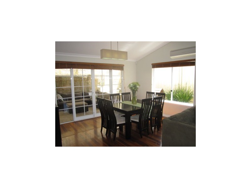 2/15 McKimmie, Embleton WA 6062