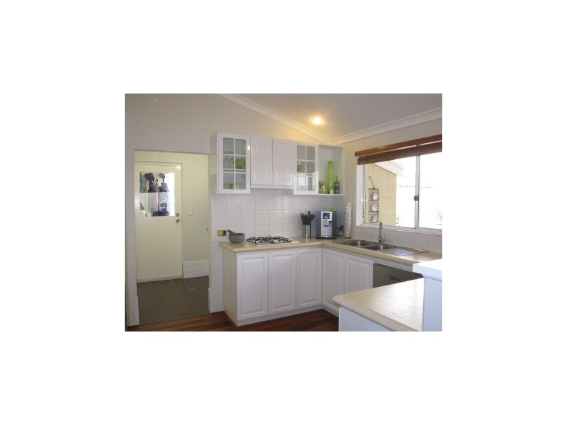 2/15 McKimmie, Embleton WA 6062