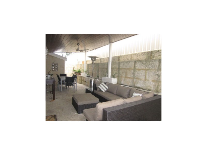 2/15 McKimmie, Embleton WA 6062