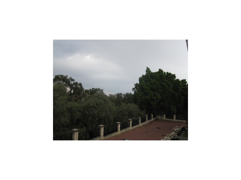 2/15 McKimmie, Embleton WA 6062