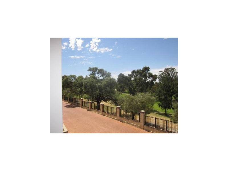 2/15 McKimmie, Embleton WA 6062