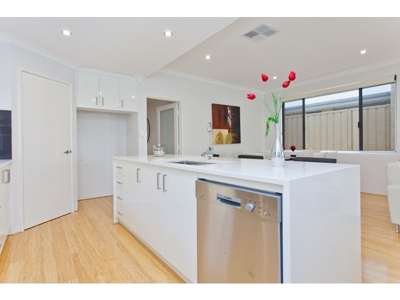 20 Weetman Road, Hammond Park WA 6164