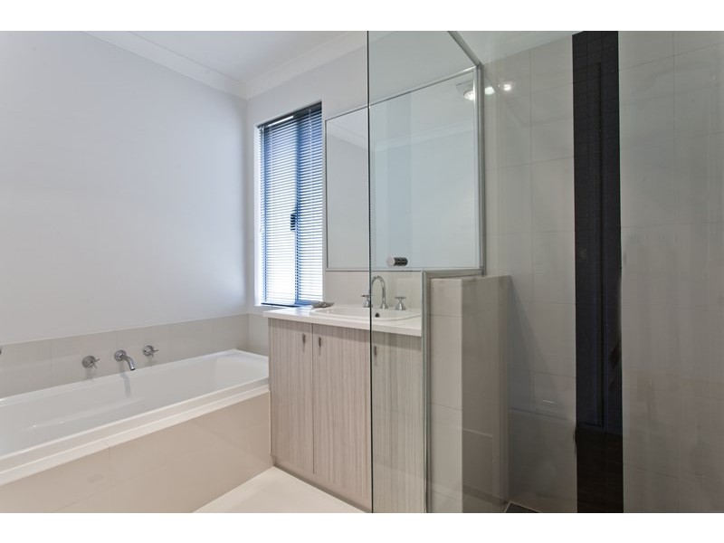 20 Weetman Road, Hammond Park WA 6164