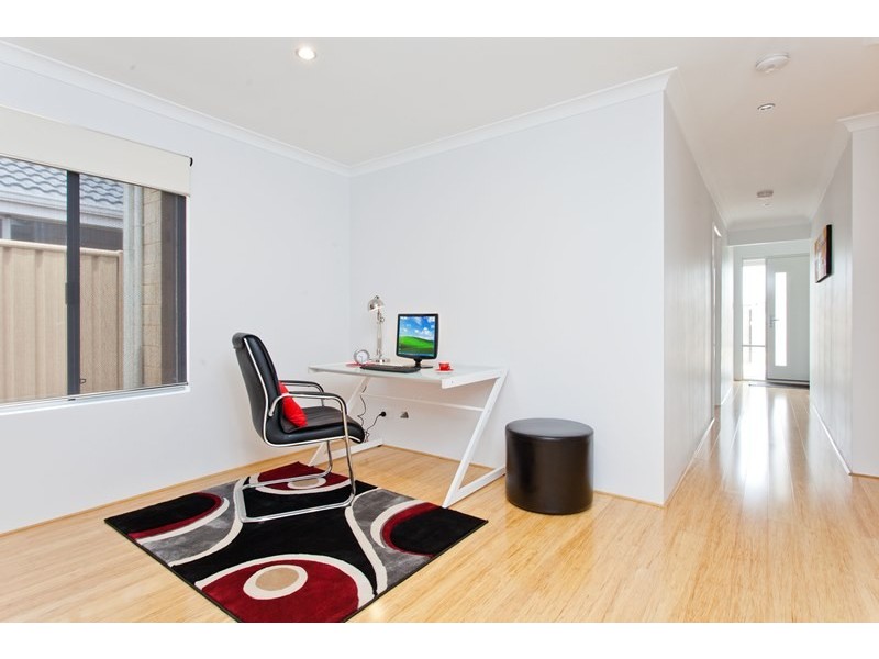 20 Weetman Road, Hammond Park WA 6164