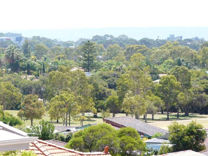 7A Sulman Ave, Salter Point WA 6152