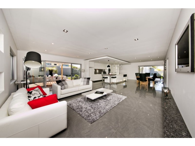 14 Flora, Watermans Bay WA 6020