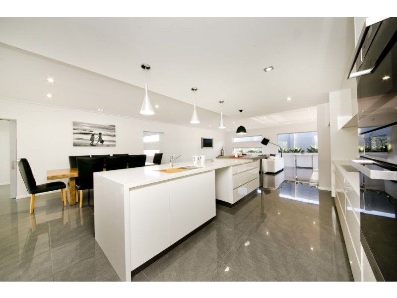 14 Flora, Watermans Bay WA 6020