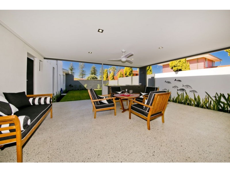 14 Flora, Watermans Bay WA 6020