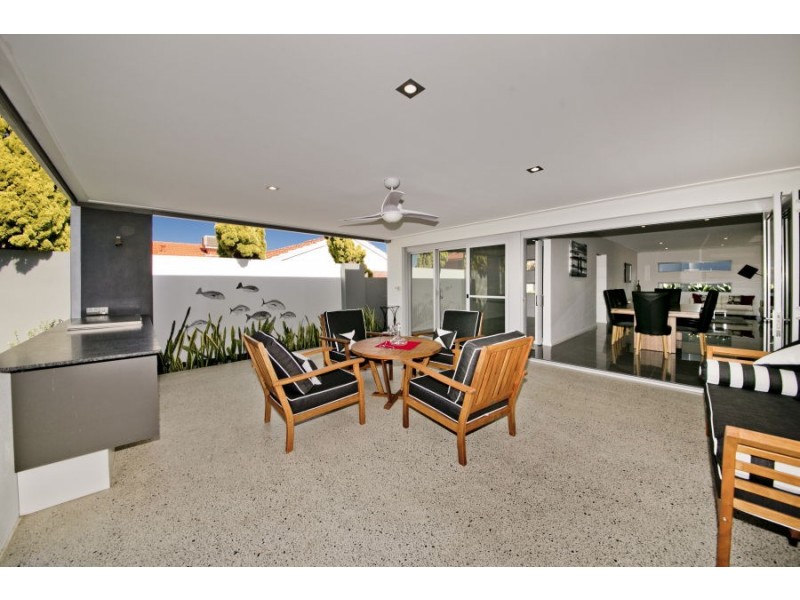 14 Flora, Watermans Bay WA 6020