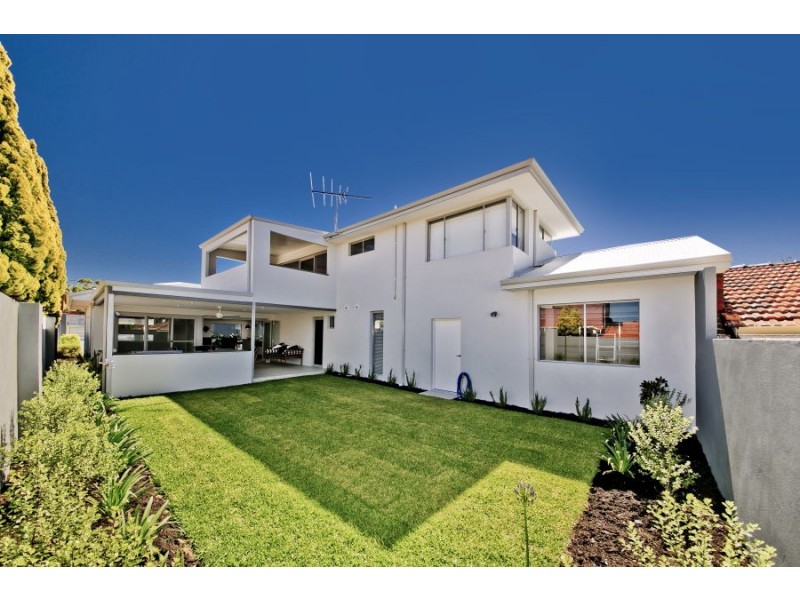 14 Flora, Watermans Bay WA 6020