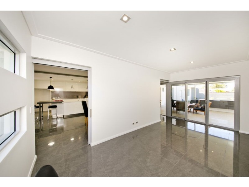 14 Flora, Watermans Bay WA 6020