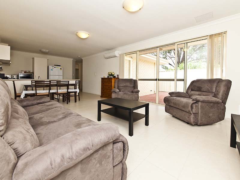 2/25 Lacey Street, East Cannington WA 6107