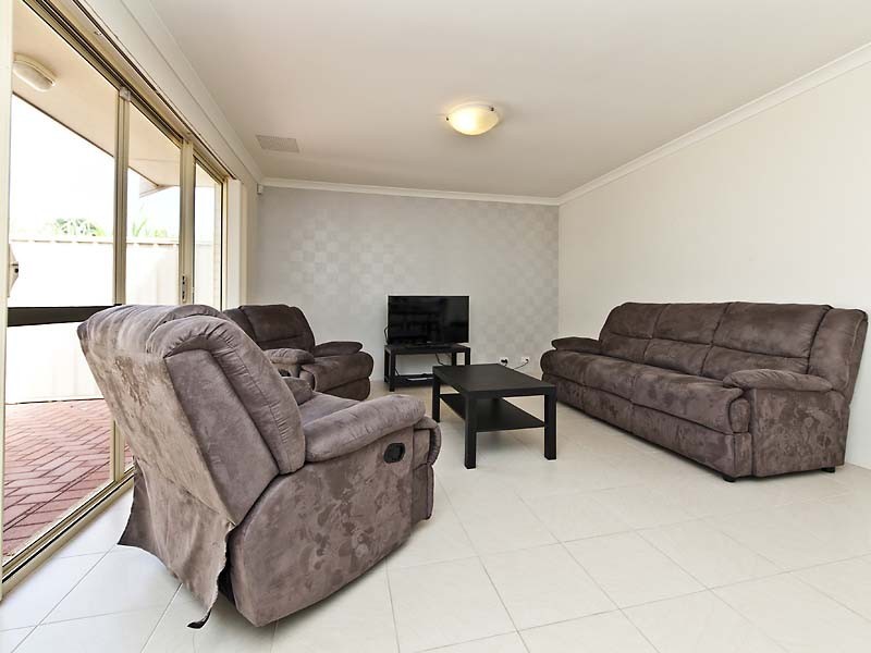 2/25 Lacey Street, East Cannington WA 6107