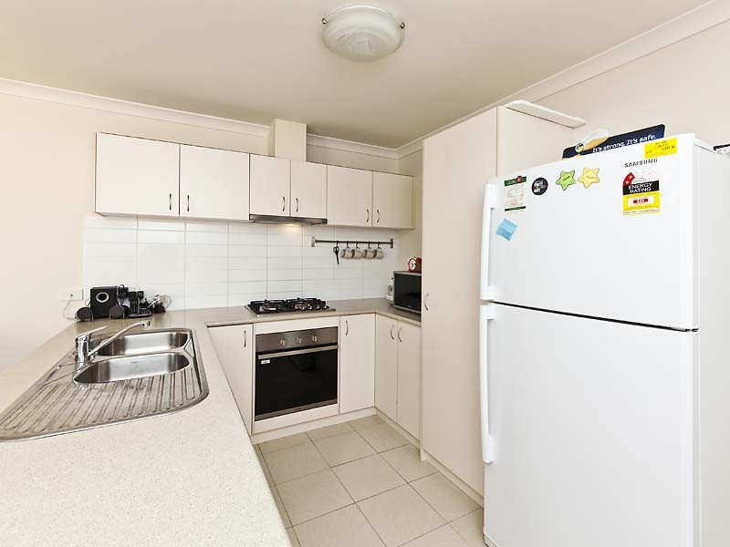 2/25 Lacey Street, East Cannington WA 6107